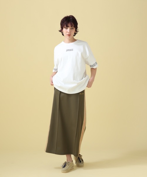 AVIREX（アヴィレックス）の「FADE WASH CUFFS OPEN EMBROIDERY TOPS/フェイドウォッシュ カフスオープン刺繍トップス（Tシャツ/カットソー・レディース・オレンジ/サックスブルー/オフホワイト/チャコールグレー・FREE）」の15枚目の写真