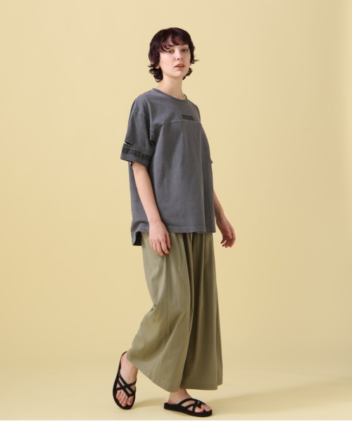 AVIREX（アヴィレックス）の「FADE WASH CUFFS OPEN EMBROIDERY TOPS/フェイドウォッシュ カフスオープン刺繍トップス（Tシャツ/カットソー・レディース・オレンジ/サックスブルー/オフホワイト/チャコールグレー・FREE）」の18枚目の写真