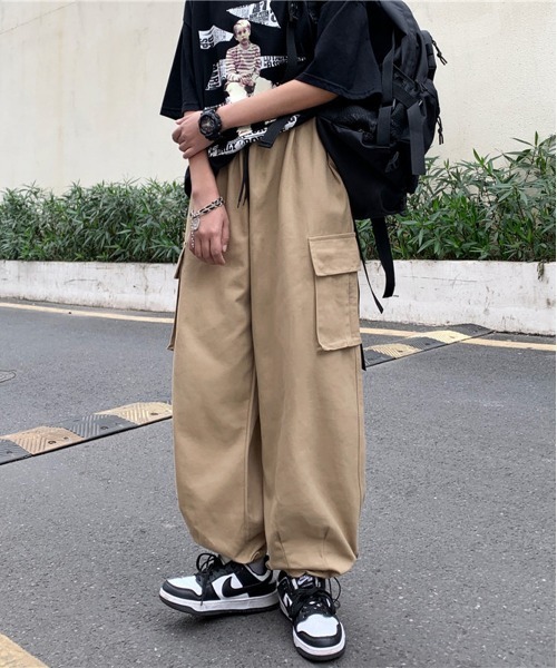 NEW GENTLEMAN（ニュージェントルマン）の「タクティカル ワイドストレート バルーンカーゴパンツ（カーゴパンツ・メンズ・ブラック/ベージュ/オリーブ・S/M/L）」の3枚目の写真