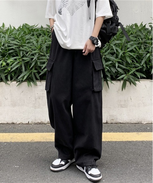 NEW GENTLEMAN（ニュージェントルマン）の「タクティカル ワイドストレート バルーンカーゴパンツ（カーゴパンツ・メンズ・ブラック/ベージュ/オリーブ・S/M/L）」の2枚目の写真