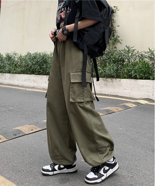 NEW GENTLEMAN（ニュージェントルマン）の「タクティカル ワイドストレート バルーンカーゴパンツ（カーゴパンツ・メンズ・ブラック/ベージュ/オリーブ・S/M/L）」の9枚目の写真