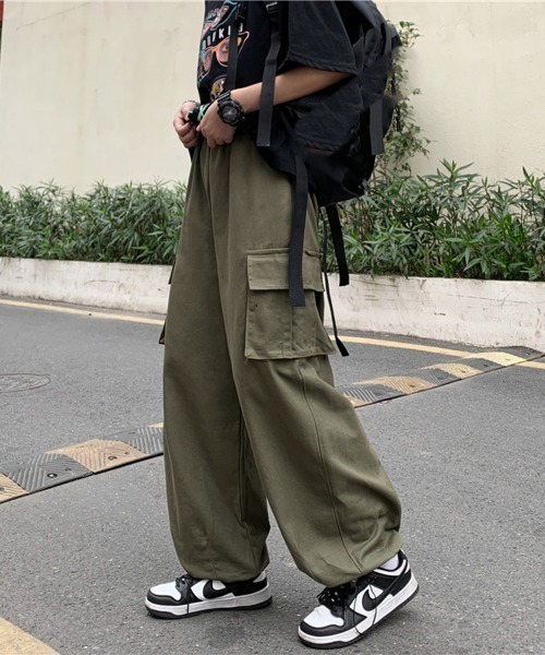 NEW GENTLEMAN（ニュージェントルマン）の「タクティカル ワイドストレート バルーンカーゴパンツ（カーゴパンツ・メンズ・ブラック/ベージュ/オリーブ・S/M/L）」の15枚目の写真