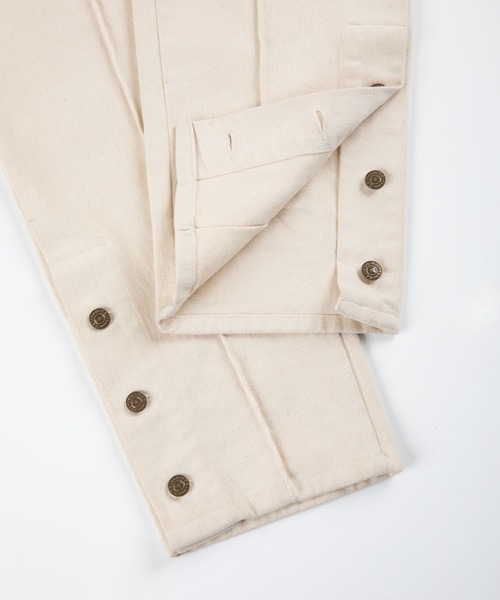 #Re:room（リルーム）の「コットンツイルヘムボタントラックパンツ（チノパンツ・メンズ・ライトブラウン/オフホワイト/ブラック・MEDIUM/LARGE/SMALL）」の7枚目の写真