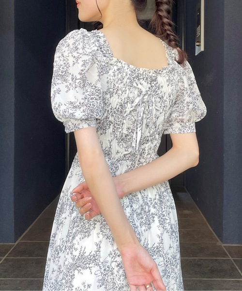 one way(ワンウェイ)の「シャーリングワンピース(ワンピース・レディース・ライトブラウン/ブラック/ライトベージュ/ホワイト/ブルー系その他・MEDIUM/SMALL)」の5枚目の写真