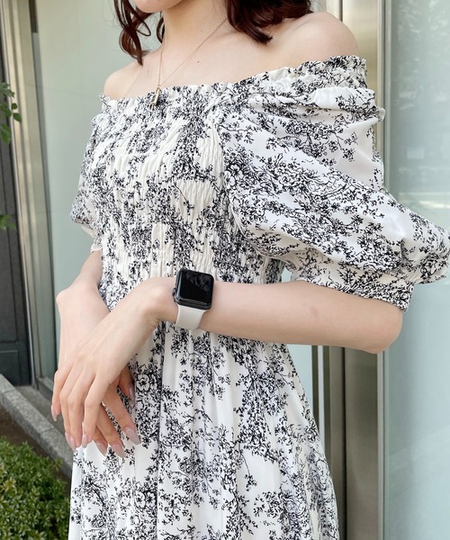 one way(ワンウェイ)の「シャーリングワンピース(ワンピース・レディース・ライトブラウン/ブラック/ライトベージュ/ホワイト/ブルー系その他・MEDIUM/SMALL)」の19枚目の写真