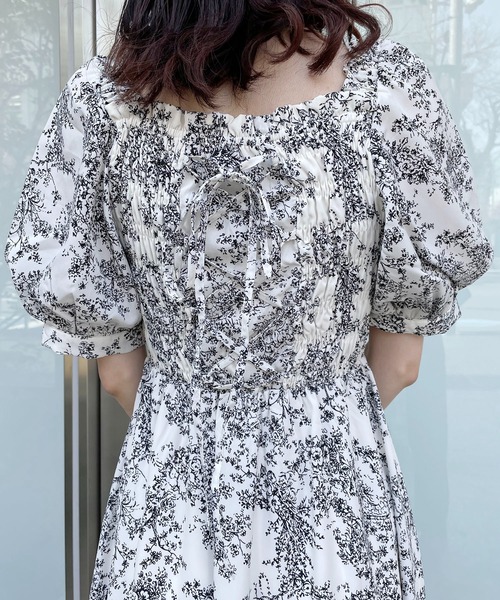 one way(ワンウェイ)の「シャーリングワンピース(ワンピース・レディース・ライトブラウン/ブラック/ライトベージュ/ホワイト/ブルー系その他・MEDIUM/SMALL)」の11枚目の写真