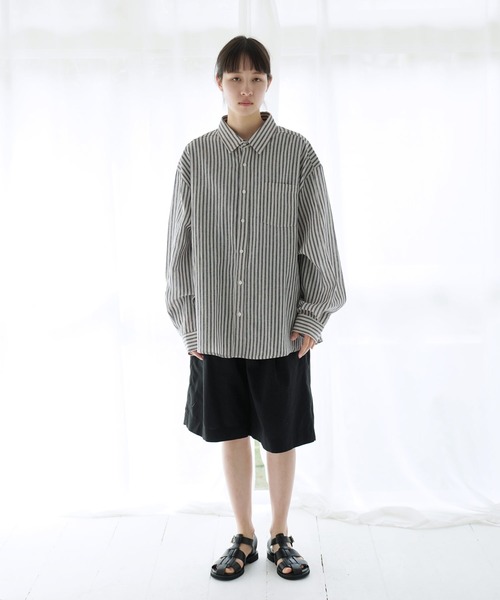 Air Tokyo(エアートウキョー)の「綿麻 ストライプ レギュラーカラー オーバーシャツ(シャツ/ブラウス・メンズ・ホワイト×ブラック/ホワイト×ブルー・MEDIUM/LARGE)」の4枚目の写真