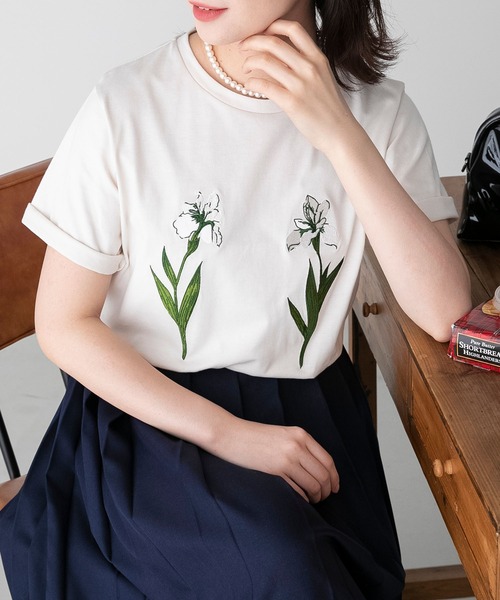 すみれ　　　フラワーモチーフ　カットソー　tシャツ 半袖 すみれ フラワーモチーフ カットソー tシャツ 半袖 すみれ