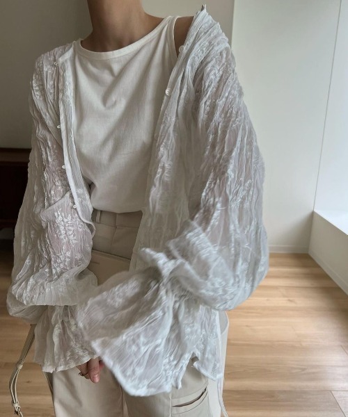 WILLFULLY（ウィルフリー）の「wrinkle embroidery sleeve BL（シャツ