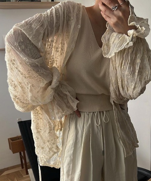 シャツ/ブラウス(長袖/七分) Willfully wrinkle embroidery sleeve BL WILLFULLY（ウィルフリー）の「wrinkle embroidery sleeve BL（シャツ