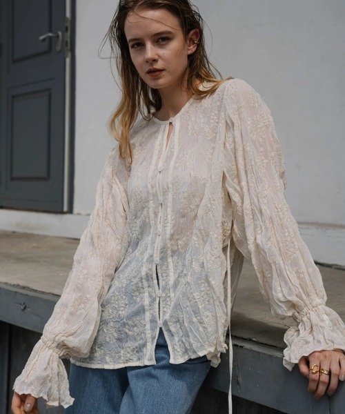 シャツ/ブラウス(長袖/七分) Willfully wrinkle embroidery sleeve BL WILLFULLY（ウィルフリー）の「wrinkle embroidery sleeve BL（シャツ