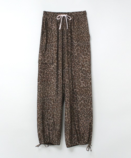 RNA（アールエヌエー）の「R4135 ＲＮＡレオパードカーゴパンツ（カーゴパンツ・レディース・ブラウン/ベージュ/オレンジ・MEDIUM）」の2枚目の写真