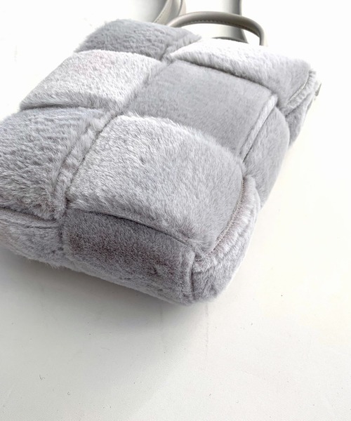 Q（キュー）の「イントレチャートミニバッグ（ショルダーバッグ・レディース・ライトグレー/レッド・ONE SIZE）」の6枚目の写真