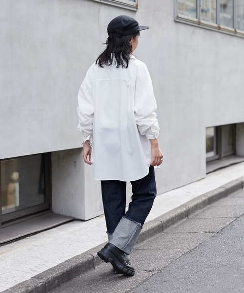 COLONY 2139(コロニートゥーワンスリーナイン)の「コットンライクポリレギュラーカラービッグシャツ(シャツ/ブラウス・レディース・オフホワイト/サックスブルー・FREE)」の16枚目の写真