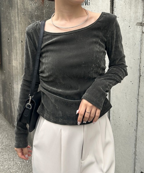 solleim（ソルレム）の「バックオープンシアーベロアトップス（Tシャツ/カットソー・レディース・ブラウン/ブラック/グレー/ボルドー/ブラック系/グレー系/ブラウン系/レッド系・M/L）」の4枚目の写真