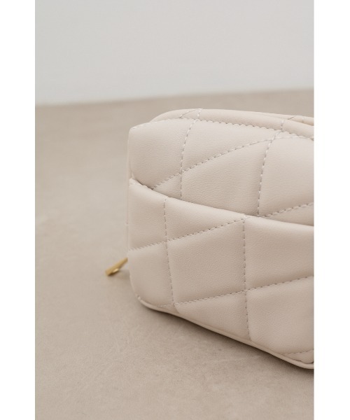 AZUL by moussy(アズールバイマウジー)の「キルティングスクエアミニポーチ(ポーチ・レディース・ライトブルー/グレイッシュベージュ/ブラック・FREE)」の14枚目の写真