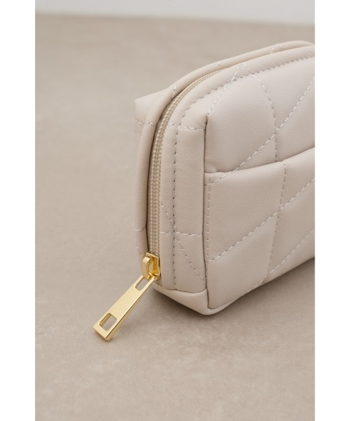 AZUL by moussy(アズールバイマウジー)の「キルティングスクエアミニポーチ(ポーチ・レディース・ライトブルー/グレイッシュベージュ/ブラック・FREE)」の15枚目の写真