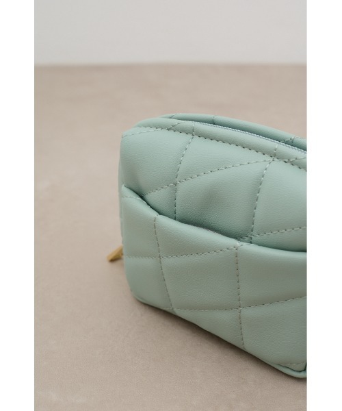 AZUL by moussy(アズールバイマウジー)の「キルティングスクエアミニポーチ(ポーチ・レディース・ライトブルー/グレイッシュベージュ/ブラック・FREE)」の19枚目の写真