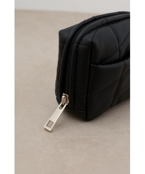 AZUL by moussy(アズールバイマウジー)の「キルティングスクエアミニポーチ(ポーチ・レディース・ライトブルー/グレイッシュベージュ/ブラック・FREE)」の10枚目の写真