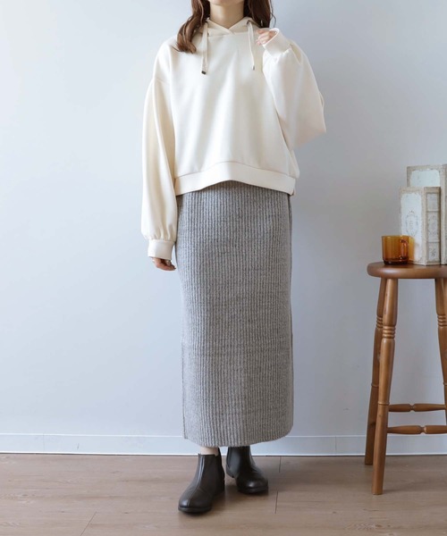 mil(ミル)の「【150㎝前後の小柄さんサイズ】ニットナロースカート【淡色カラー】(スカート・レディース・ベージュ/杢グレー・XS/XXS)」の1枚目の写真