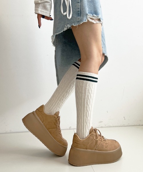 Shoes in Closet（シューズインクローゼット）の「《厚底好き必見》+6.5㎝ 厚底 プラットフォーム プレート付 コートタイプ スニーカー 2428（スニーカー・レディース・ブラック/ホワイト/ブラック×ホワイト/ベージュ/ホワイト×シルバー・LL/L/S/M/XS）」の21枚目の写真