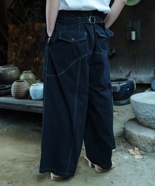 Aphlotus(アプロタス)の「ステッチ配色 ハカマデザイン フレアパンツ(その他パンツ・メンズ・ブラック/アイボリー・MEDIUM/LARGE)」の6枚目の写真