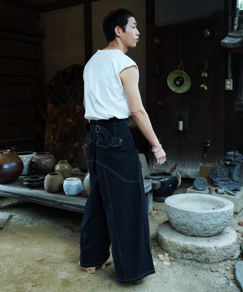 Aphlotus(アプロタス)の「ステッチ配色 ハカマデザイン フレアパンツ(その他パンツ・メンズ・ブラック/アイボリー・MEDIUM/LARGE)」の10枚目の写真