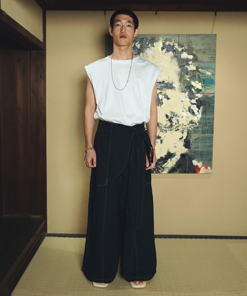 Aphlotus(アプロタス)の「ステッチ配色 ハカマデザイン フレアパンツ(その他パンツ・メンズ・ブラック/アイボリー・MEDIUM/LARGE)」の17枚目の写真