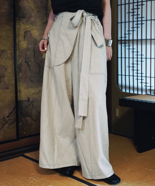Aphlotus(アプロタス)の「ステッチ配色 ハカマデザイン フレアパンツ(その他パンツ・メンズ・ブラック/アイボリー・MEDIUM/LARGE)」の21枚目の写真