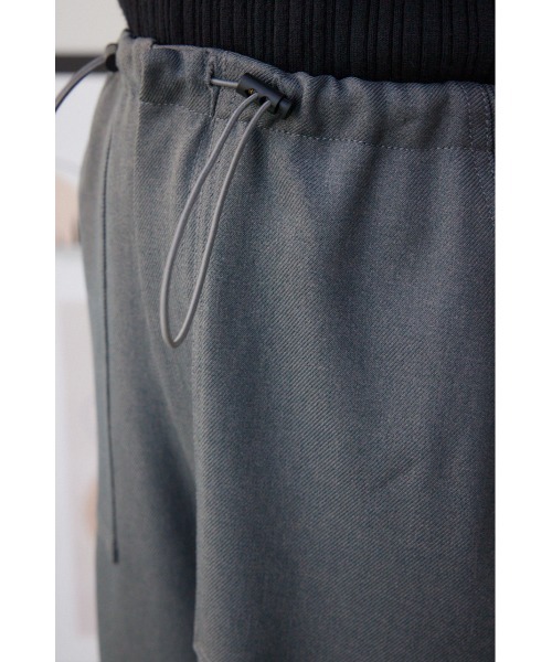 AZUL by moussy（アズールバイマウジー）の「イージーカーゴパンツ（カーゴパンツ・レディース・ブラック/グレー・SMALL/MEDIUM）」の6枚目の写真