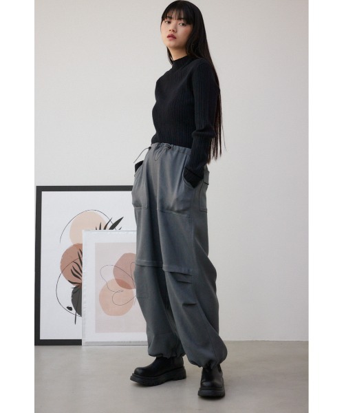 AZUL by moussy（アズールバイマウジー）の「イージーカーゴパンツ（カーゴパンツ・レディース・ブラック/グレー・SMALL/MEDIUM）」の22枚目の写真