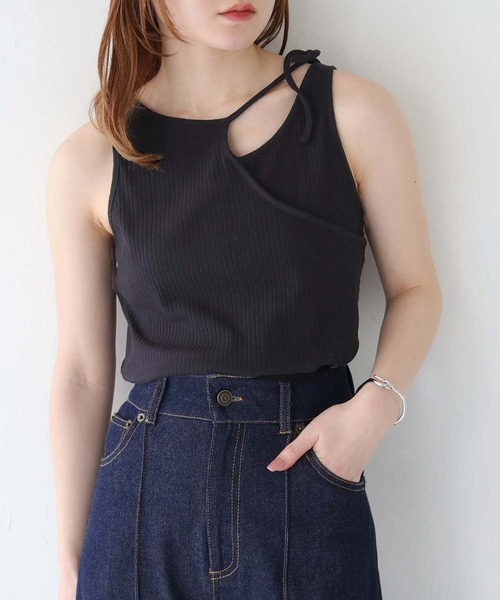 CLEIO(クレイオ)の「【CLEIO】前後2WAYアシンメトリータンクトップ(Tシャツ/カットソー・レディース・ホワイト/ブラック/ライトオリーブ・FREE)」の2枚目の写真