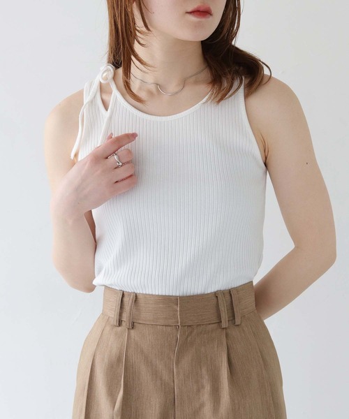CLEIO(クレイオ)の「【CLEIO】前後2WAYアシンメトリータンクトップ(Tシャツ/カットソー・レディース・ホワイト/ブラック/ライトオリーブ・FREE)」の4枚目の写真
