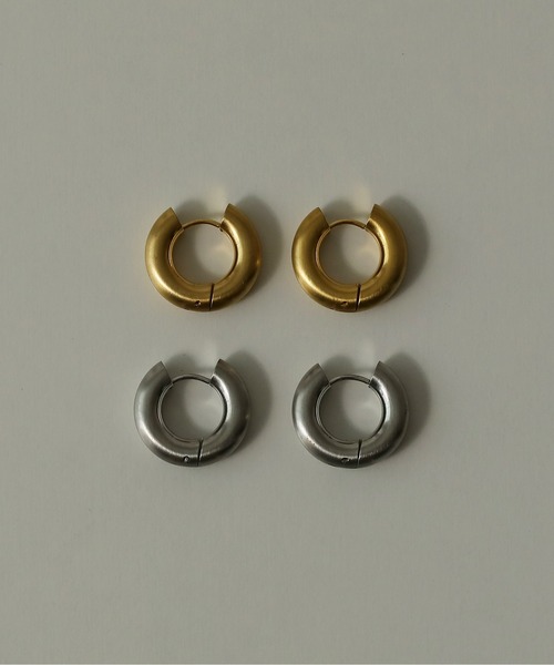 ORLEAN(オルレアン)の「【ORLEAN】マットボリュームフープピアス 20mm(ピアス(両耳用)・レディース・シルバー/ゴールド・フリー)」の3枚目の写真