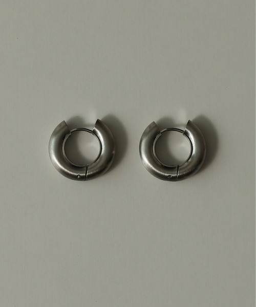 ORLEAN(オルレアン)の「【ORLEAN】マットボリュームフープピアス 20mm(ピアス(両耳用)・レディース・シルバー/ゴールド・フリー)」の13枚目の写真