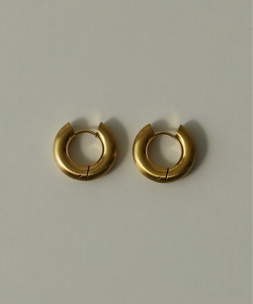 ORLEAN(オルレアン)の「【ORLEAN】マットボリュームフープピアス 20mm(ピアス(両耳用)・レディース・シルバー/ゴールド・フリー)」の14枚目の写真
