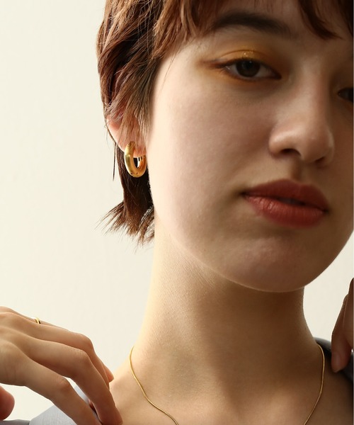 ORLEAN(オルレアン)の「【ORLEAN】マットボリュームフープピアス 20mm(ピアス(両耳用)・レディース・シルバー/ゴールド・フリー)」の9枚目の写真