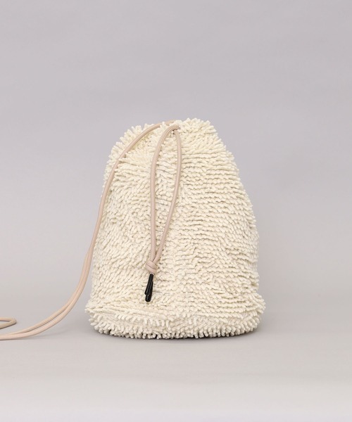 COOCO（クーコ）の「【ｍｏｐｐｕ】　ふわふわ素材の巾着ショルダーバッグ（ショルダーバッグ・レディース・イエロー/ピンク/オフホワイト/ブルー/グレー・9）」の7枚目の写真
