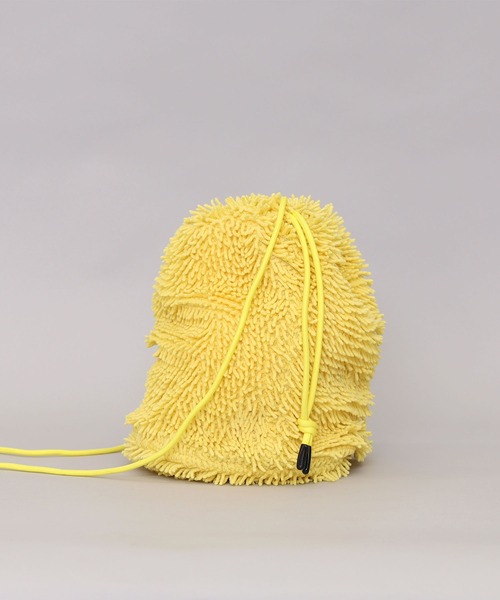 COOCO（クーコ）の「【ｍｏｐｐｕ】　ふわふわ素材の巾着ショルダーバッグ（ショルダーバッグ・レディース・イエロー/ピンク/オフホワイト/ブルー/グレー・9）」の16枚目の写真