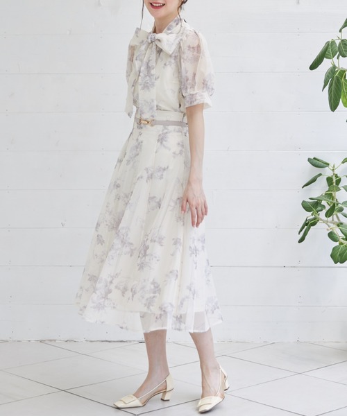 tocco closet(トッコ クローゼット)の「ベルト付きフラワープリントメッシュフレアスカート(スカート・レディース・ライトベージュ/グレイッシュブルー・M)」の6枚目の写真