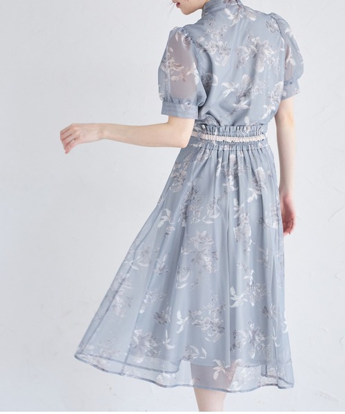 tocco closet(トッコ クローゼット)の「ベルト付きフラワープリントメッシュフレアスカート(スカート・レディース・ライトベージュ/グレイッシュブルー・M)」の13枚目の写真