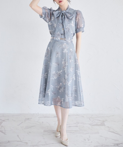 tocco closet(トッコ クローゼット)の「ベルト付きフラワープリントメッシュフレアスカート(スカート・レディース・ライトベージュ/グレイッシュブルー・M)」の9枚目の写真