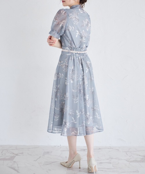 tocco closet(トッコ クローゼット)の「ベルト付きフラワープリントメッシュフレアスカート(スカート・レディース・ライトベージュ/グレイッシュブルー・M)」の11枚目の写真