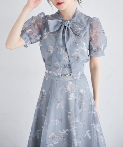 tocco closet(トッコ クローゼット)の「ベルト付きフラワープリントメッシュフレアスカート(スカート・レディース・ライトベージュ/グレイッシュブルー・M)」の12枚目の写真