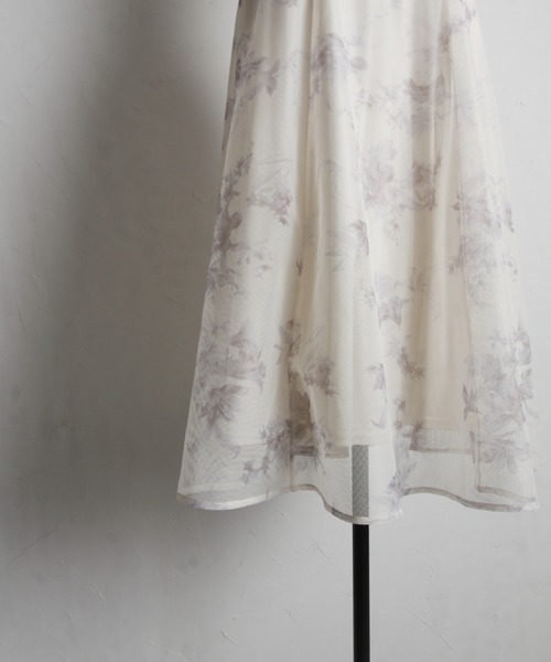 tocco closet(トッコ クローゼット)の「ベルト付きフラワープリントメッシュフレアスカート(スカート・レディース・ライトベージュ/グレイッシュブルー・M)」の18枚目の写真