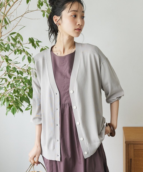 CRAFT STANDARD BOUTIQUE（クラフトスタンダードブティック）の「UVカット/接触冷感/洗える/Vネックニットカーディガン（カーディガン/ボレロ・レディース・ブラック/アイボリー/グレイッシュベージュ/レッド・FREE）」の4枚目の写真