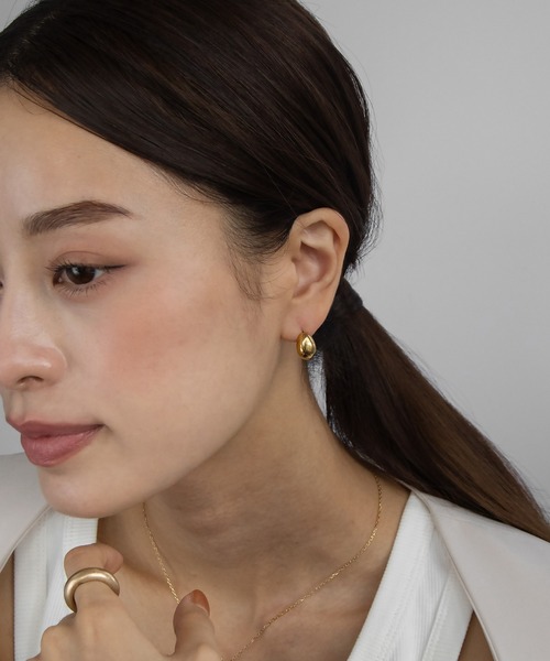 abaskdesign（アバスクデザイン）の「金属アレルギー対応 ぷっくりドロップステンレスピアス（ピアス（両耳用）・レディース・ゴールド/シルバー・FREE）」の3枚目の写真