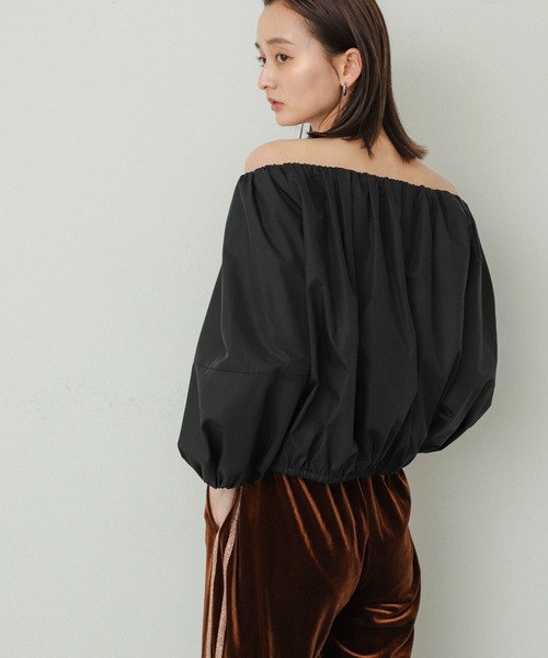 SENSE OF PLACE by URBAN RESEARCH（センスオブプレイスバイアーバンリサーチ）の「バルーンオフショルブラウス（シャツ/ブラウス・レディース・オフホワイト/キャメル/ブラック・ONE）」の5枚目の写真