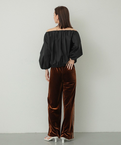 SENSE OF PLACE by URBAN RESEARCH（センスオブプレイスバイアーバンリサーチ）の「バルーンオフショルブラウス（シャツ/ブラウス・レディース・オフホワイト/キャメル/ブラック・ONE）」の9枚目の写真