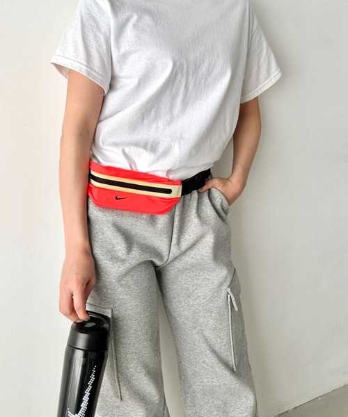 NIKE（ナイキ）の「Nike(ナイキ)/軽量 ウエストポーチ ボディバッグ ランニング スリム ウエストパック 3.0（ボディバッグ/ウエストポーチ・メンズ・ブラック/オレンジ/ブルー・FREE）」の7枚目の写真
